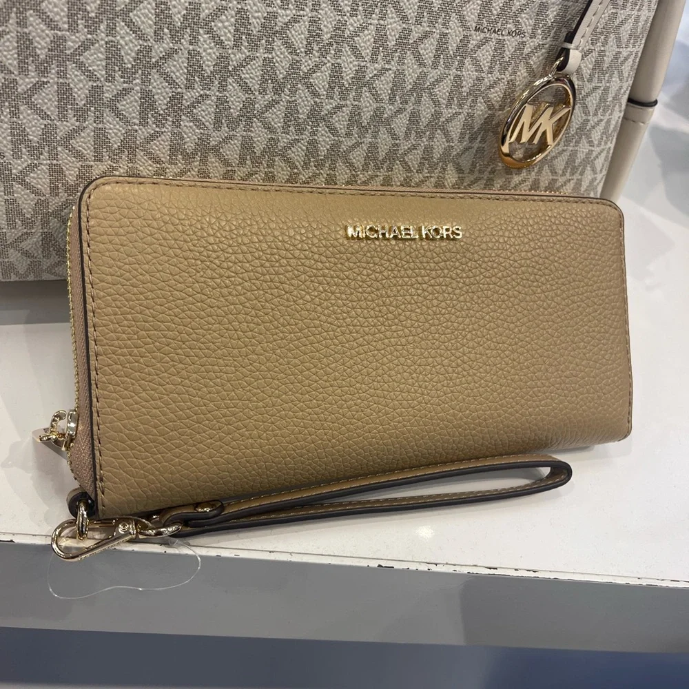 MICHAEL KORS JSTravel Lg Pebbled Leather Continental Wristlet Wallet Camel NWT